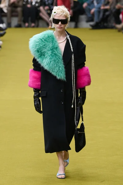 Look 17